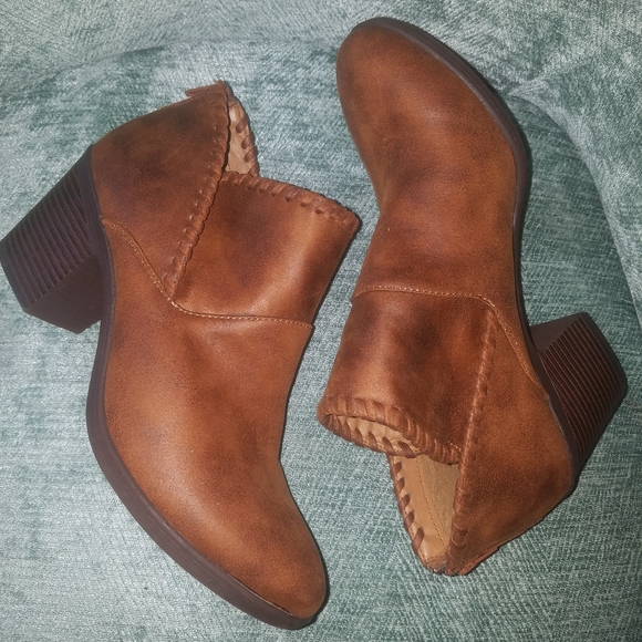 🎉Make an offer Slip On Ankle Boot - Picture 2 of 10